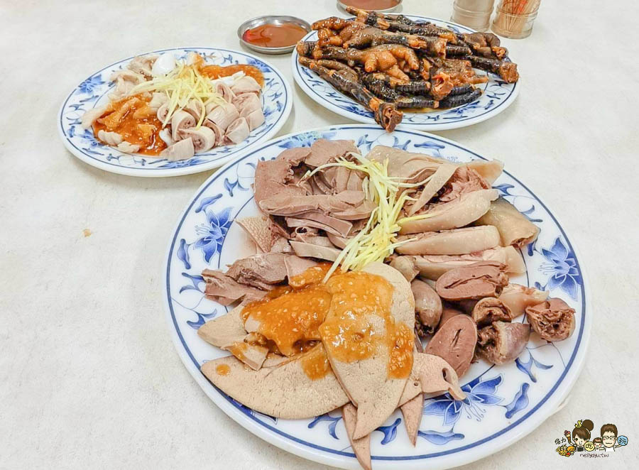 老鹽埕 鹽埕美食 必吃 阿財雞絲麵 雞絲麵 黑白切 豬舌 內臟 麵食 巷弄 老店 