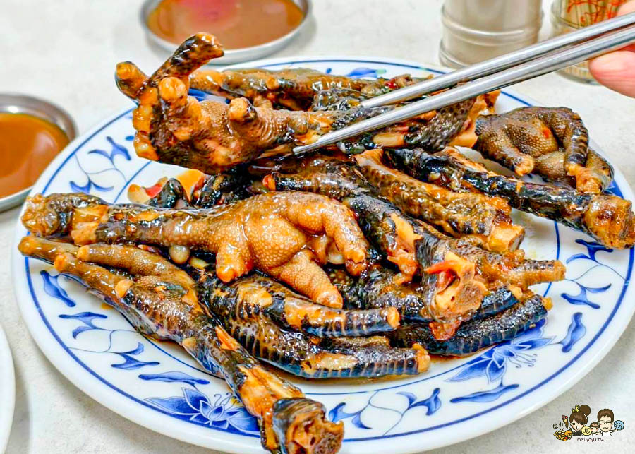 老鹽埕 鹽埕美食 必吃 阿財雞絲麵 雞絲麵 黑白切 豬舌 內臟 麵食 巷弄 老店 