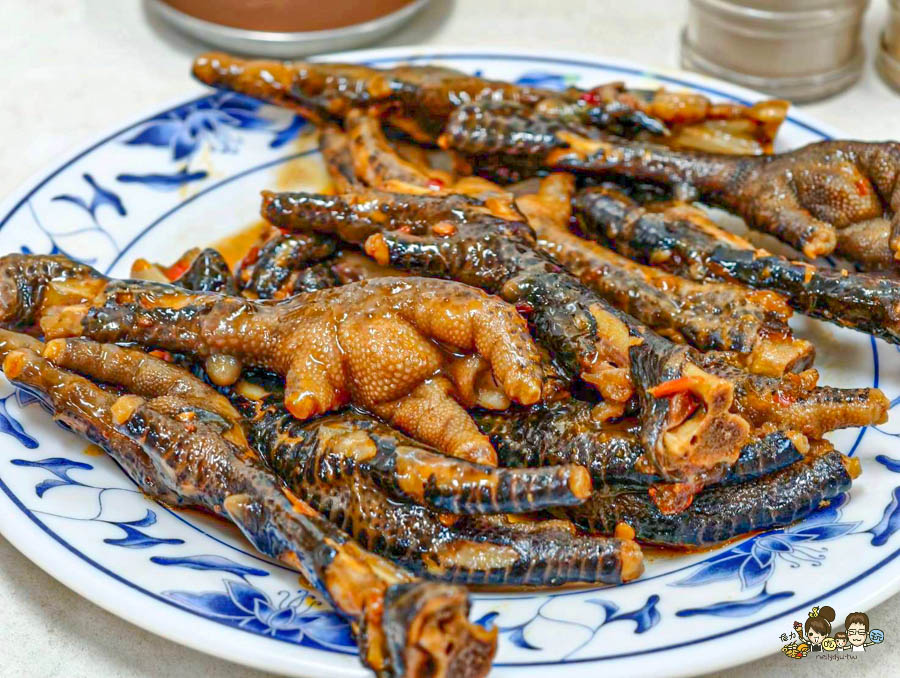 老鹽埕 鹽埕美食 必吃 阿財雞絲麵 雞絲麵 黑白切 豬舌 內臟 麵食 巷弄 老店 