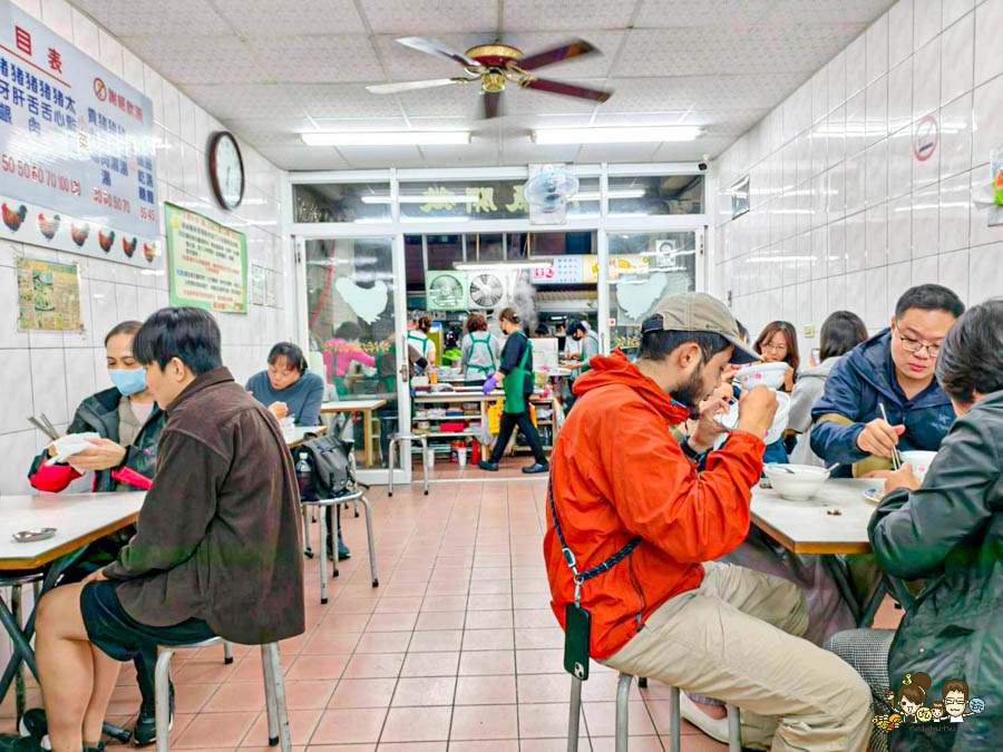 老鹽埕 鹽埕美食 必吃 阿財雞絲麵 雞絲麵 黑白切 豬舌 內臟 麵食 巷弄 老店 