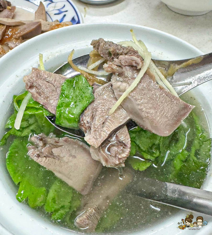 老鹽埕 鹽埕美食 必吃 阿財雞絲麵 雞絲麵 黑白切 豬舌 內臟 麵食 巷弄 老店 