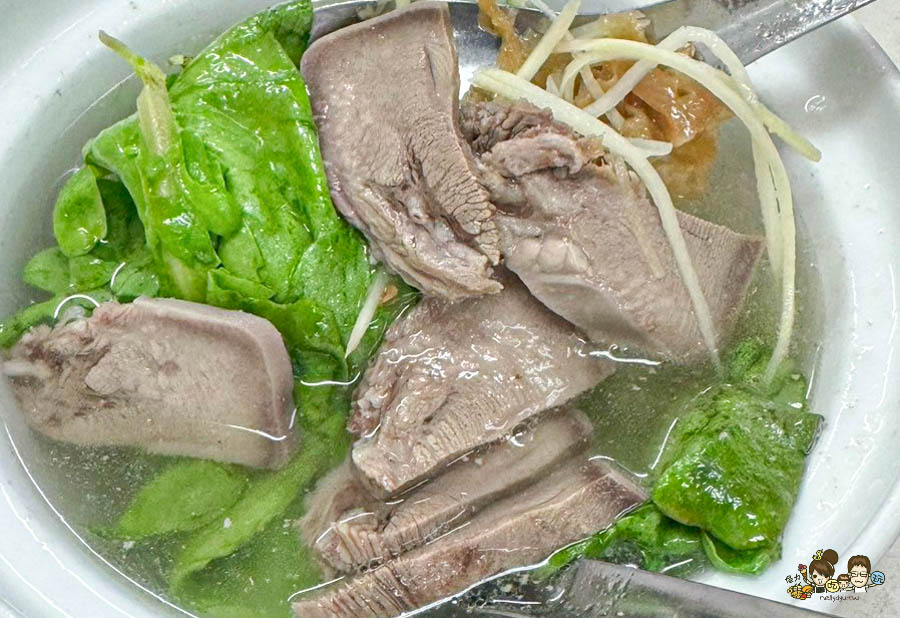 老鹽埕 鹽埕美食 必吃 阿財雞絲麵 雞絲麵 黑白切 豬舌 內臟 麵食 巷弄 老店 