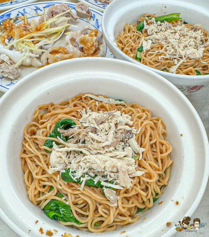 老鹽埕 鹽埕美食 必吃 阿財雞絲麵 雞絲麵 黑白切 豬舌 內臟 麵食 巷弄 老店 