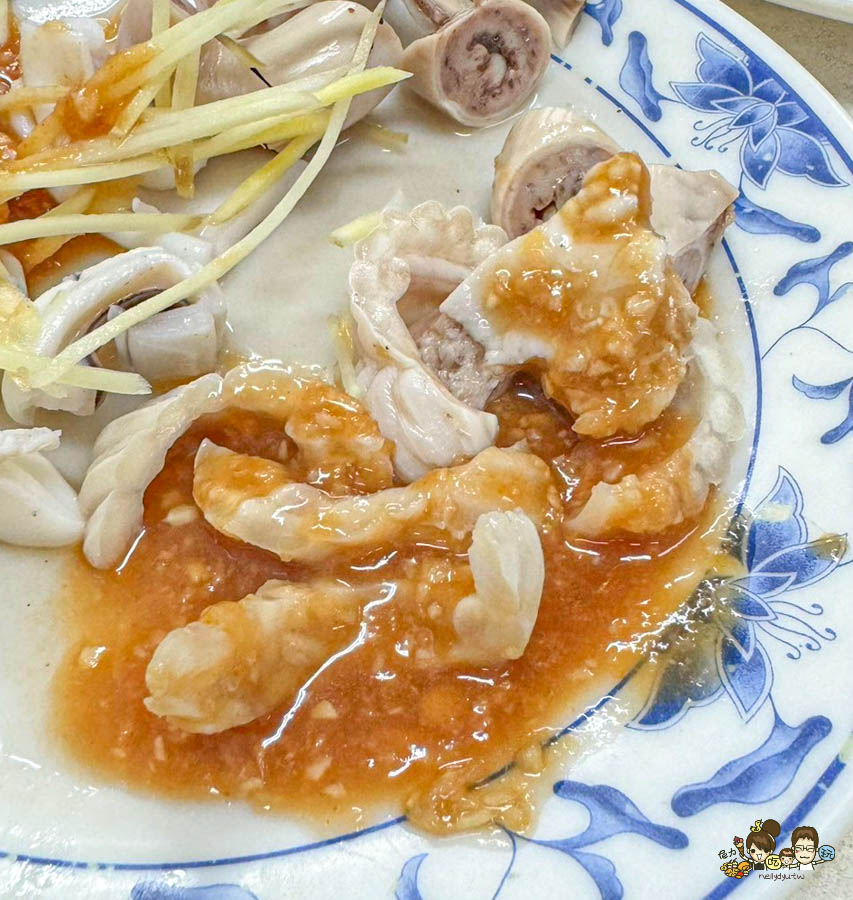老鹽埕 鹽埕美食 必吃 阿財雞絲麵 雞絲麵 黑白切 豬舌 內臟 麵食 巷弄 老店 