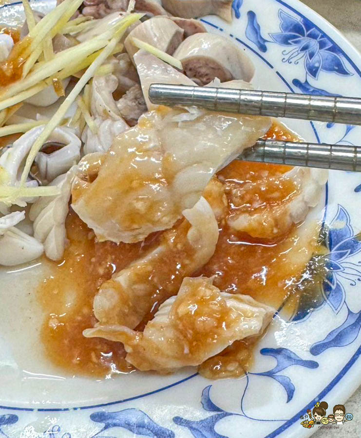 老鹽埕 鹽埕美食 必吃 阿財雞絲麵 雞絲麵 黑白切 豬舌 內臟 麵食 巷弄 老店 