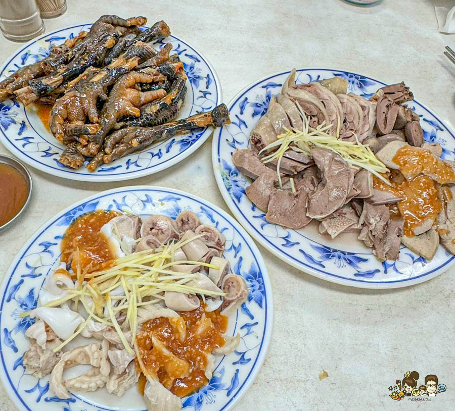 老鹽埕 鹽埕美食 必吃 阿財雞絲麵 雞絲麵 黑白切 豬舌 內臟 麵食 巷弄 老店 