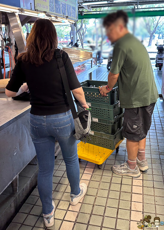 麻辣乾鍋 滷味 自由市場 排隊 團購 熱賣 搶手 方芳麻辣手工菜 乾鍋 川味 市場美食 自由市場