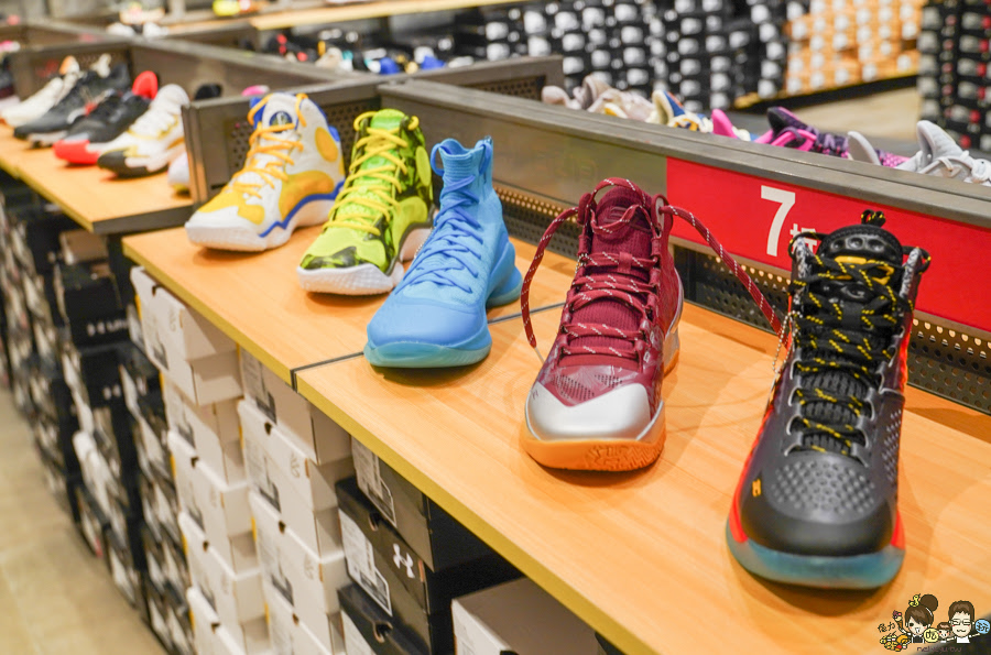全館一折起 特賣 運動用品 球鞋 休閒 鞋子 跑鞋 休閒鞋 袋子 大品牌 Under Armour outlet 高雄 