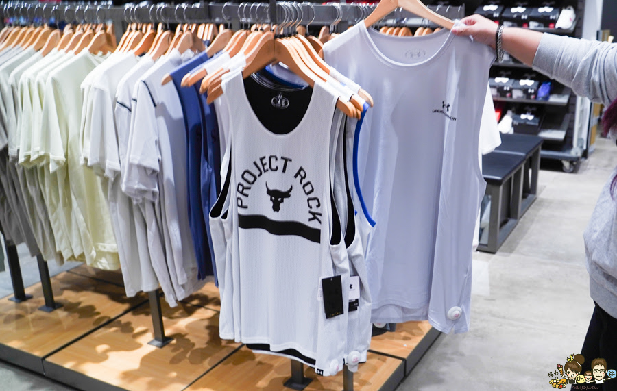 全館一折起 特賣 運動用品 球鞋 休閒 鞋子 跑鞋 休閒鞋 袋子 大品牌 Under Armour outlet 高雄 