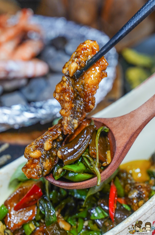 城市部落 聚餐 原住民 左營聚餐 聚會 母親節 尾牙 招牌桶烤雞 黃金脆皮雞 風味菜 獨門 私房料理 包廂