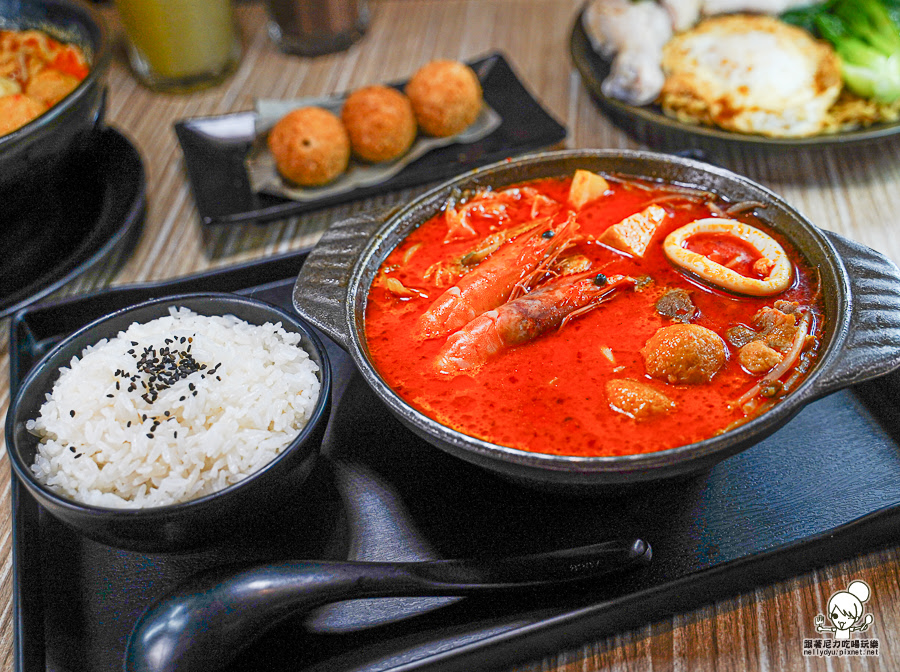 老巴剎 新加坡風味美食 叻沙麵 海南雞飯 肉骨茶 沙嗲 咖椰土司 南洋甜點