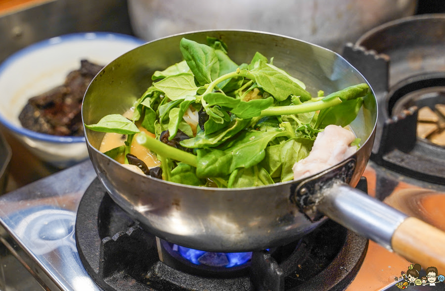 苓雅市場 肥佬粉濃厚豬肉豚骨湯粉專賣 唆粉 米線 干撈 獨門 濃厚湯頭 麵 米線 麻辣鴨血 特製小菜 獨門湯頭