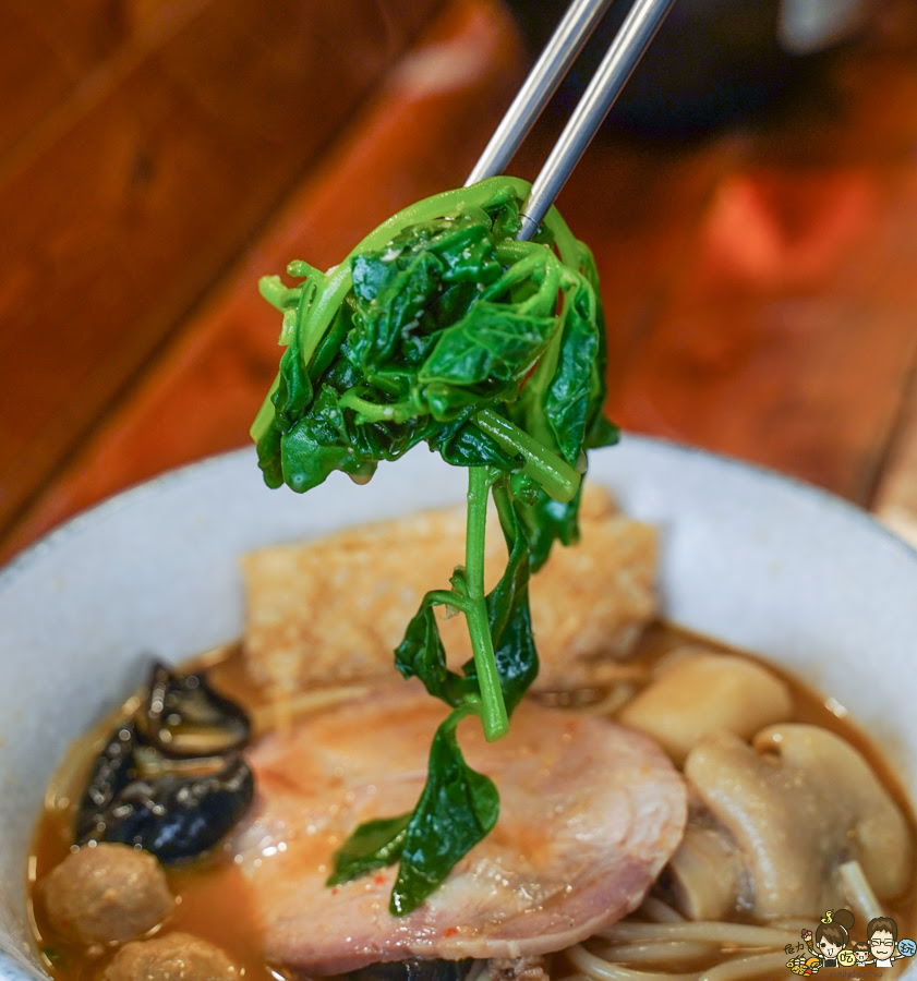 苓雅市場 肥佬粉濃厚豬肉豚骨湯粉專賣 唆粉 米線 干撈 獨門 濃厚湯頭 麵 米線 麻辣鴨血 特製小菜 獨門湯頭