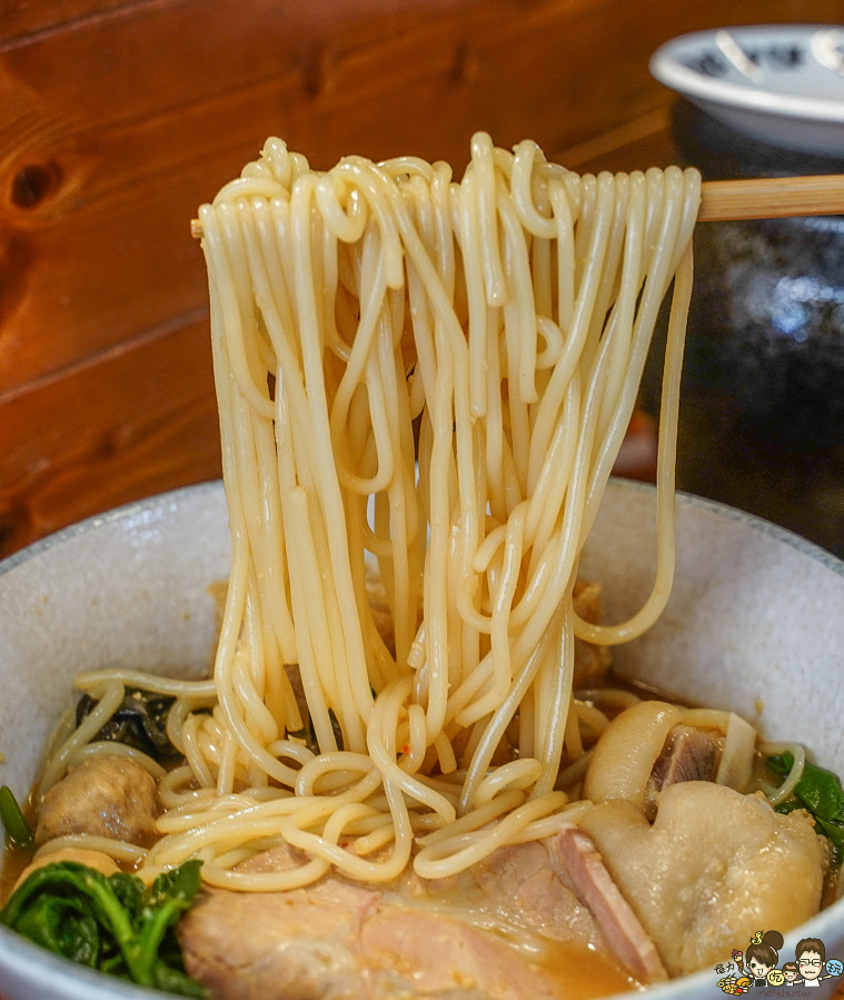 苓雅市場 肥佬粉濃厚豬肉豚骨湯粉專賣 唆粉 米線 干撈 獨門 濃厚湯頭 麵 米線 麻辣鴨血 特製小菜 獨門湯頭