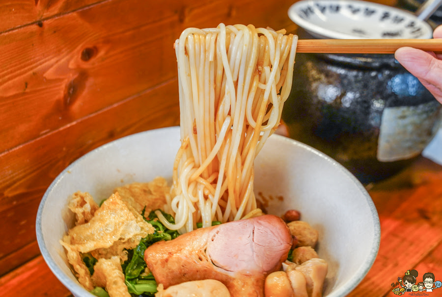 苓雅市場 肥佬粉濃厚豬肉豚骨湯粉專賣 唆粉 米線 干撈 獨門 濃厚湯頭 麵 米線 麻辣鴨血 特製小菜 獨門湯頭