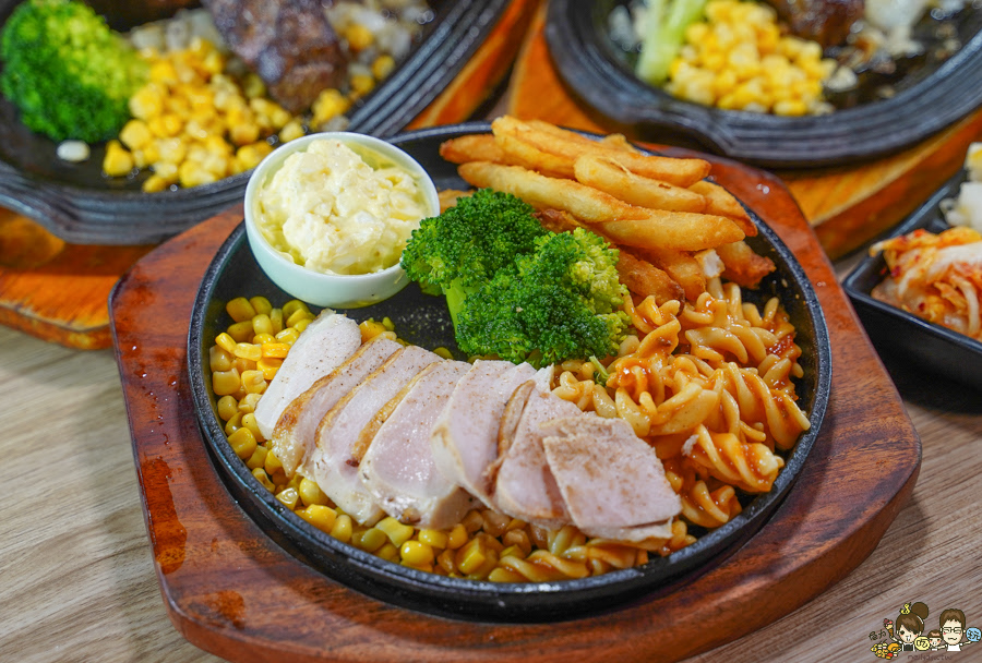 鬥牛士食堂 兒童節 親子 家庭客 鐵板牛排 高雄牛排 平價牛排 聚餐 推薦 地下室 自助吧