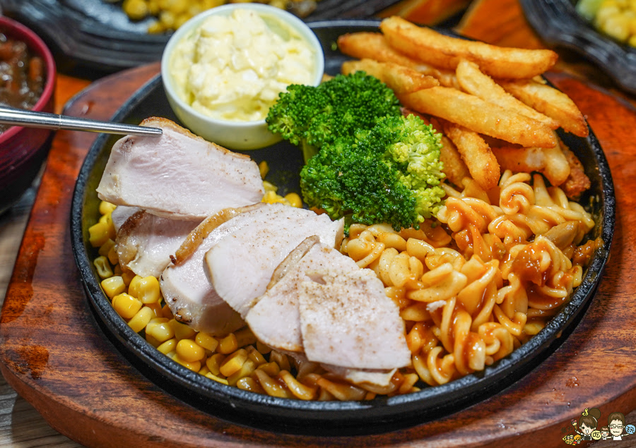 鬥牛士食堂 兒童節 親子 家庭客 鐵板牛排 高雄牛排 平價牛排 聚餐 推薦 地下室 自助吧