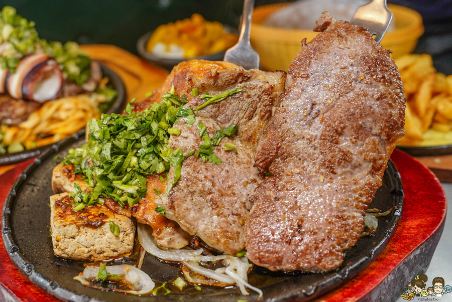 高雄宵夜 晚餐宵夜 鼎山宵夜 晚餐 鐵板 牛排 自助吧 鐵板牛排 大港參貳牛排館 鼎山店 三民宵夜