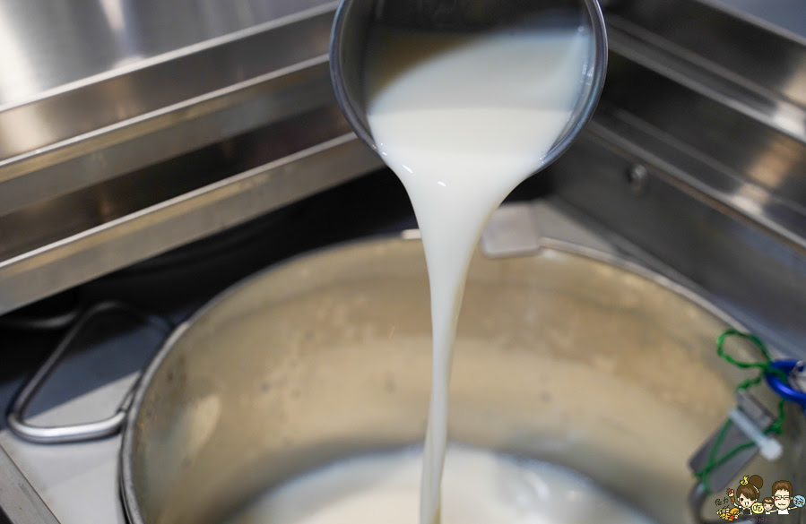 皇院 皇院杏仁茶 紅茶牛奶 古早味 懷舊 傳承 高雄杏仁茶 手搖飲 餐包 杏仁豆腐 