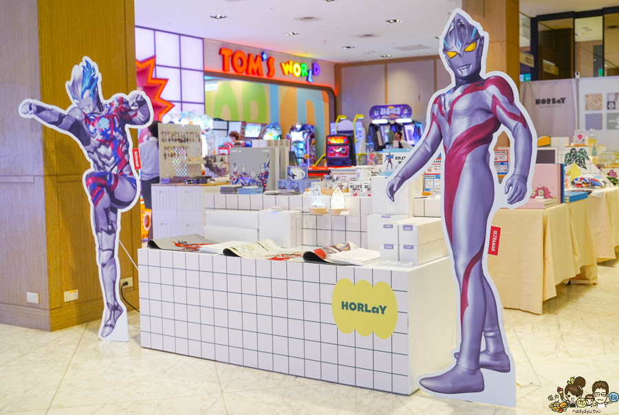 親子 旅遊 兒童 家庭 旅遊 新光三越 高雄左營店 超人力霸王快閃店&DOPE私貨 鹿人與泥鰍快閃店 萌萌豬氣墊樂園-動物星球 AR電子躲避球&好鬪格子 親子小日常圖文創作插畫展 