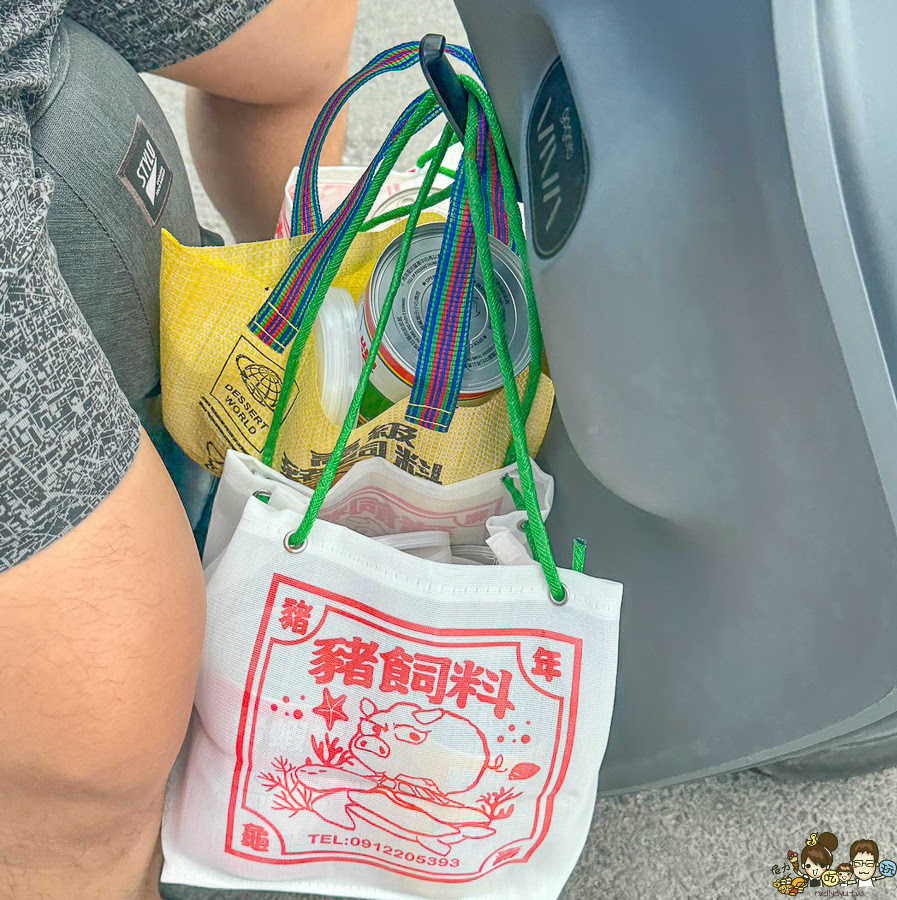 小琉球 豬飼料柑仔店 手信伴手禮 首間 零食 蝦餅 爆米花 餅乾 限量 限定 海龜 豬飼料 袋子 購物袋 古早味 懷舊 必買 好吃