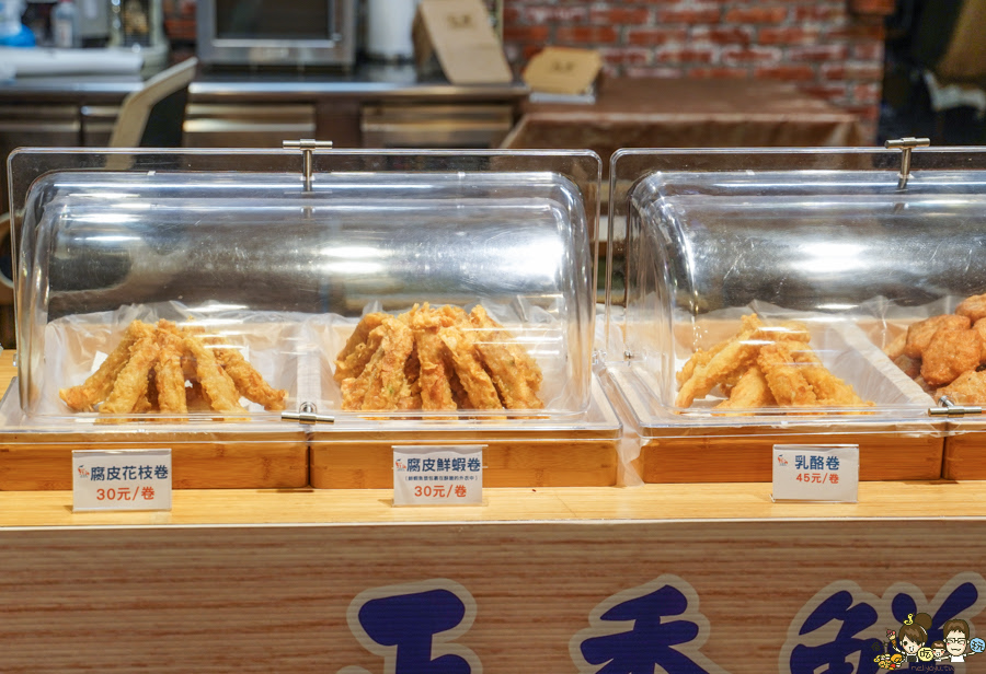 正香鮮旗魚黑輪 鳳山 老字號 市場 澄合市場 超過30年 高雄旗魚黑輪 好吃 黑輪片 花枝 花枝排 乳酪卷 鮮蝦 小吃 下午茶 團購 魚鬆 烤肉 伴手禮