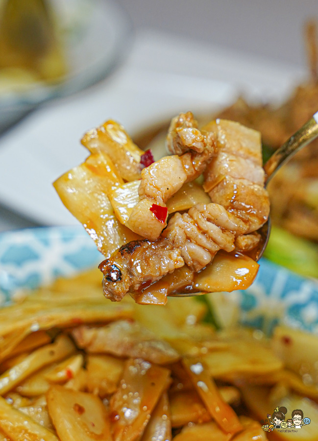 阿國鵝肉-高雄總店 高雄 必吃 聚餐 推薦 好停車 停車場 鵝肉 鍋物 熱炒 啤酒 燒烤 客製化 包廂 母親節