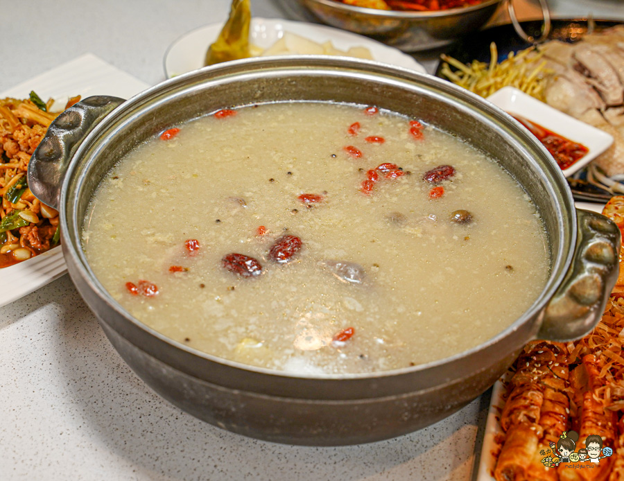 阿國鵝肉-高雄總店 高雄 必吃 聚餐 推薦 好停車 停車場 鵝肉 鍋物 熱炒 啤酒 燒烤 客製化 包廂 母親節