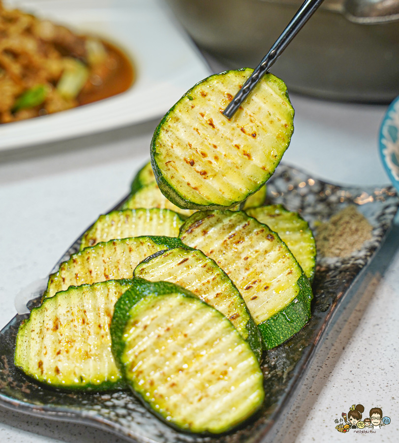 阿國鵝肉-高雄總店 高雄 必吃 聚餐 推薦 好停車 停車場 鵝肉 鍋物 熱炒 啤酒 燒烤 客製化 包廂 母親節
