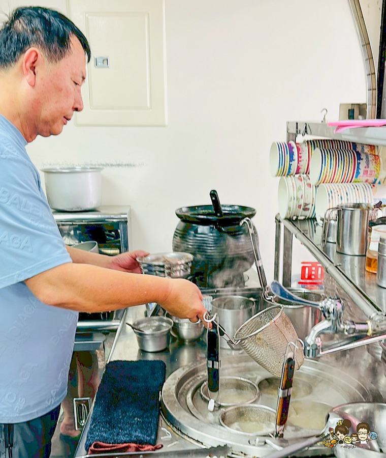 前金 阿婆仔麵 麵攤 高雄 老店 麵食 黑白切 豬肝 小吃 必吃