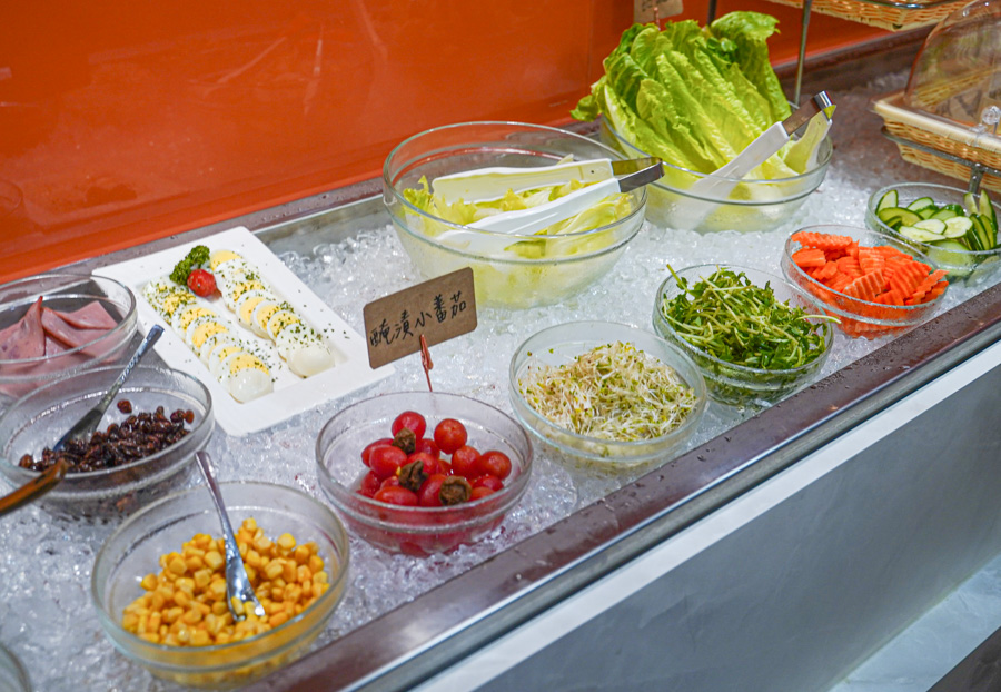 日落饗宴 必吃 好吃 親子 家庭客 高雄吃到飽 無限放題 披薩 義大利麵 燉飯