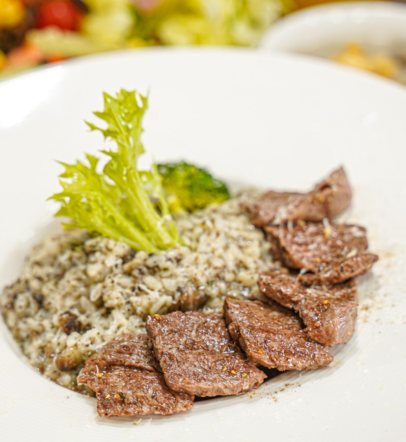 日落饗宴 必吃 好吃 親子 家庭客 高雄吃到飽 無限放題 披薩 義大利麵 燉飯