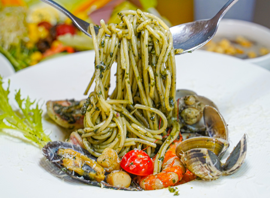 日落饗宴 必吃 好吃 親子 家庭客 高雄吃到飽 無限放題 披薩 義大利麵 燉飯