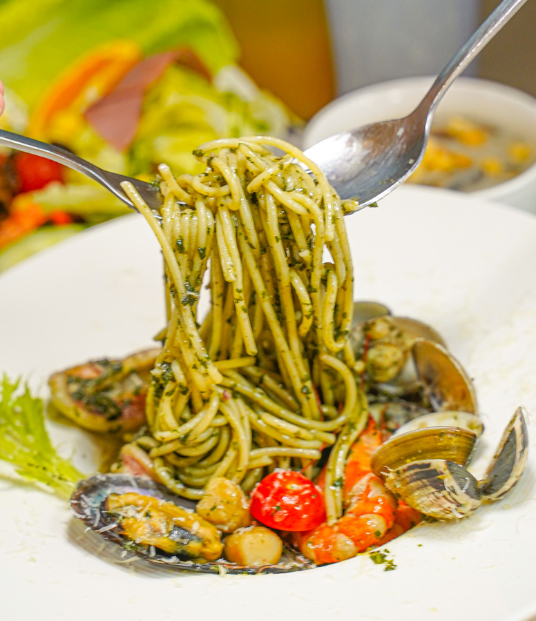 日落饗宴 必吃 好吃 親子 家庭客 高雄吃到飽 無限放題 披薩 義大利麵 燉飯