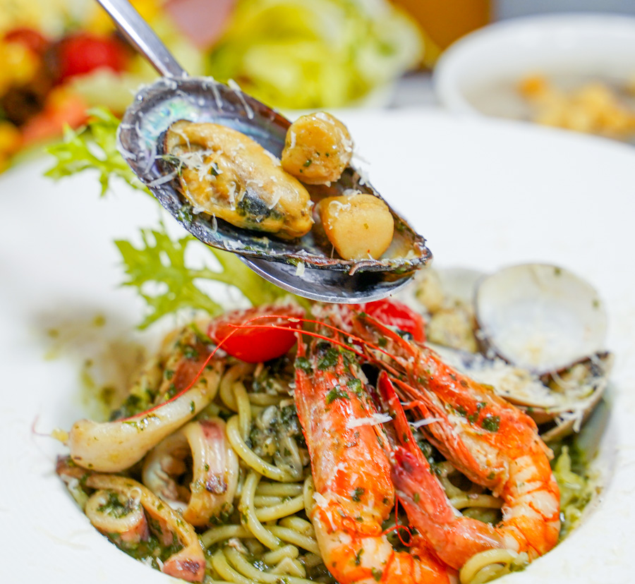 日落饗宴 必吃 好吃 親子 家庭客 高雄吃到飽 無限放題 披薩 義大利麵 燉飯