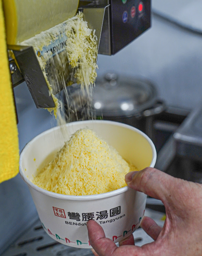 彎腰湯圓 手工湯圓 芒果冰 必吃 高雄美食 左營冰 巨蛋商圈美食 瑞豐夜市 傳承 甜湯 鹹湯圓 