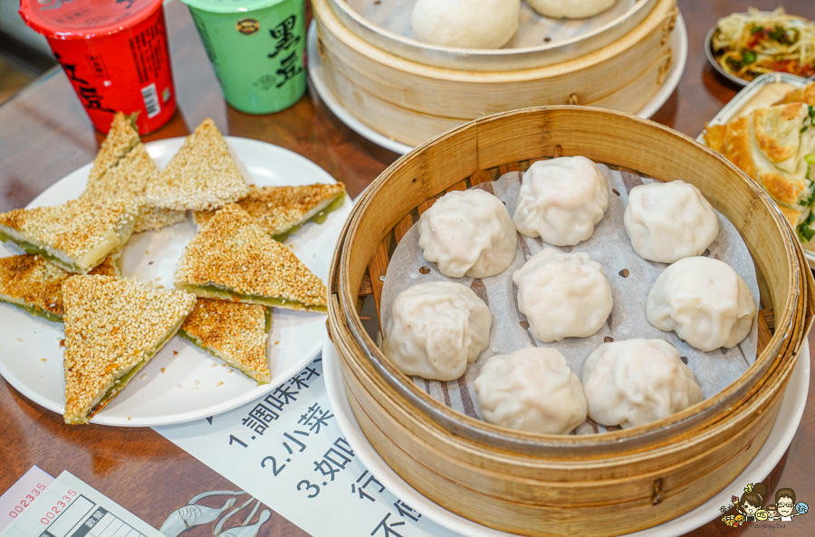 籠帥湯包麵館 左營必吃 左營大路美食 眷村 北方麵食 手工 新鮮 好吃 限量 蔥油餅 獨家 私房 特色 麵食 湯包 蒸餃