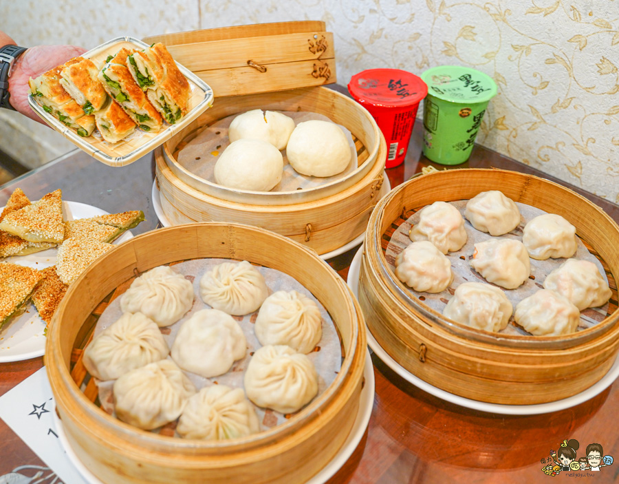 籠帥湯包麵館 左營必吃 左營大路美食 眷村 北方麵食 手工 新鮮 好吃 限量 蔥油餅 獨家 私房 特色 麵食 湯包 蒸餃