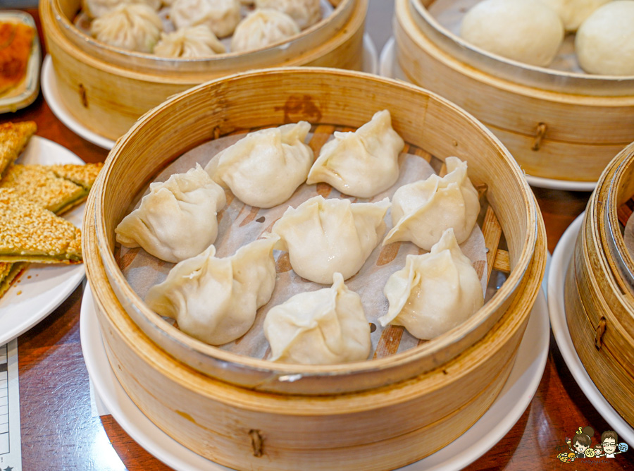 籠帥湯包麵館 左營必吃 左營大路美食 眷村 北方麵食 手工 新鮮 好吃 限量 蔥油餅 獨家 私房 特色 麵食 湯包 蒸餃