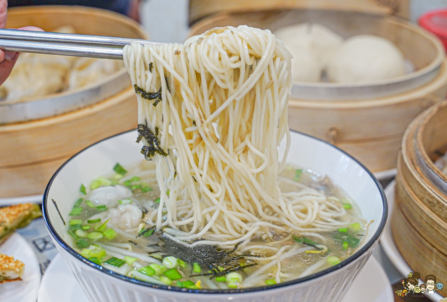 籠帥湯包麵館 左營必吃 左營大路美食 眷村 北方麵食 手工 新鮮 好吃 限量 蔥油餅 獨家 私房 特色 麵食 湯包 蒸餃