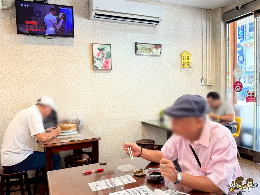 籠帥湯包麵館 左營必吃 左營大路美食 眷村 北方麵食 手工 新鮮 好吃 限量 蔥油餅 獨家 私房 特色 麵食 湯包 蒸餃