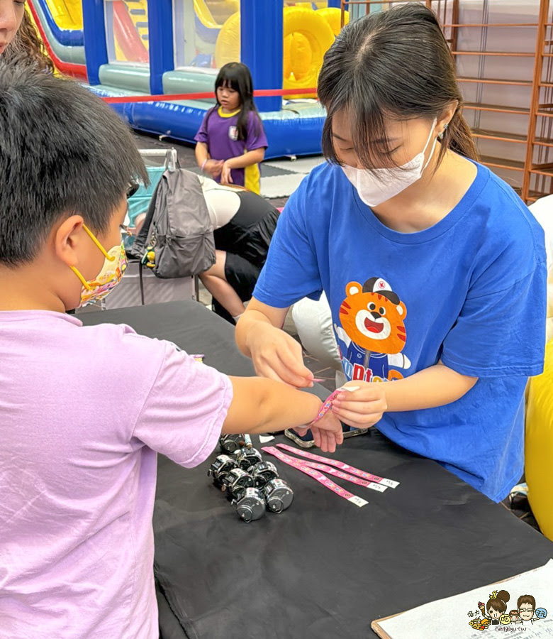 台灣獨家首場 Jumptopia 繽紛大冒險 ，跟著音速小子Sonic 暑假 室內 氣墊 親子 互動 百貨 新光三越 好玩 有趣 獨家