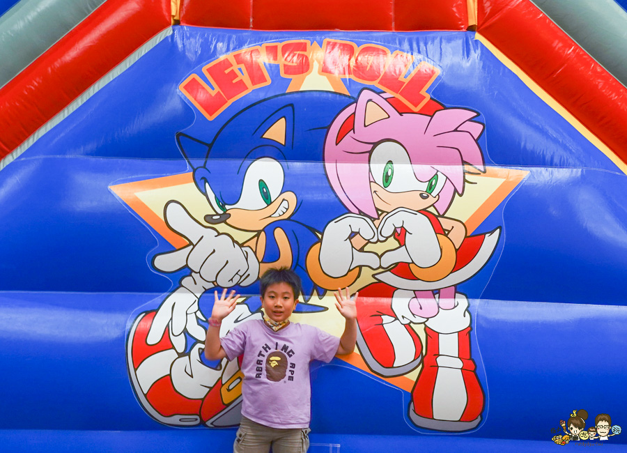 台灣獨家首場 Jumptopia 繽紛大冒險 ，跟著音速小子Sonic 暑假 室內 氣墊 親子 互動 百貨 新光三越 好玩 有趣 獨家