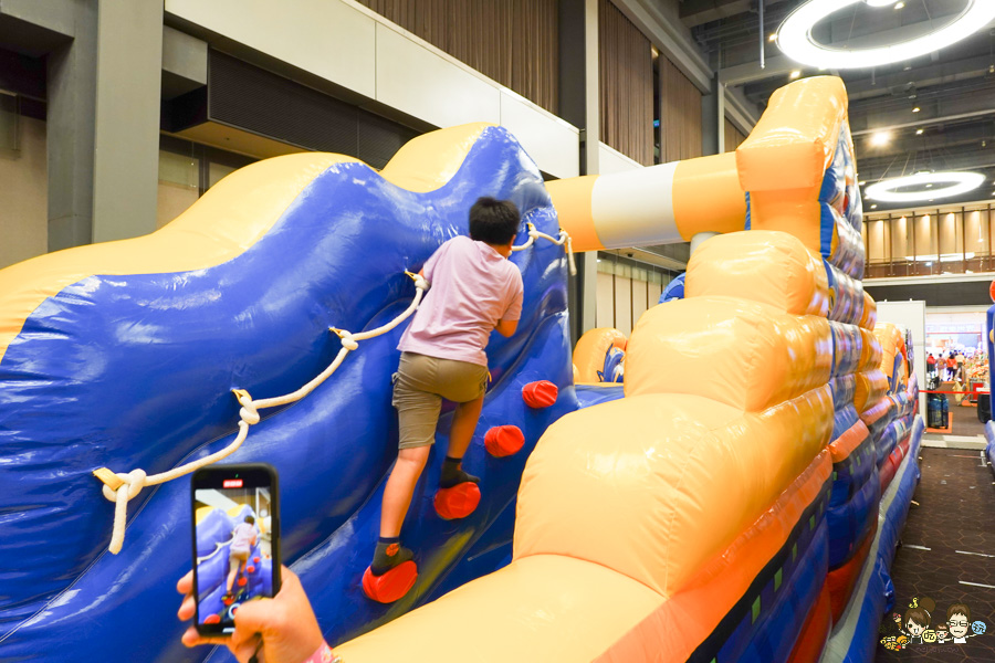 台灣獨家首場 Jumptopia 繽紛大冒險 ，跟著音速小子Sonic 暑假 室內 氣墊 親子 互動 百貨 新光三越 好玩 有趣 獨家
