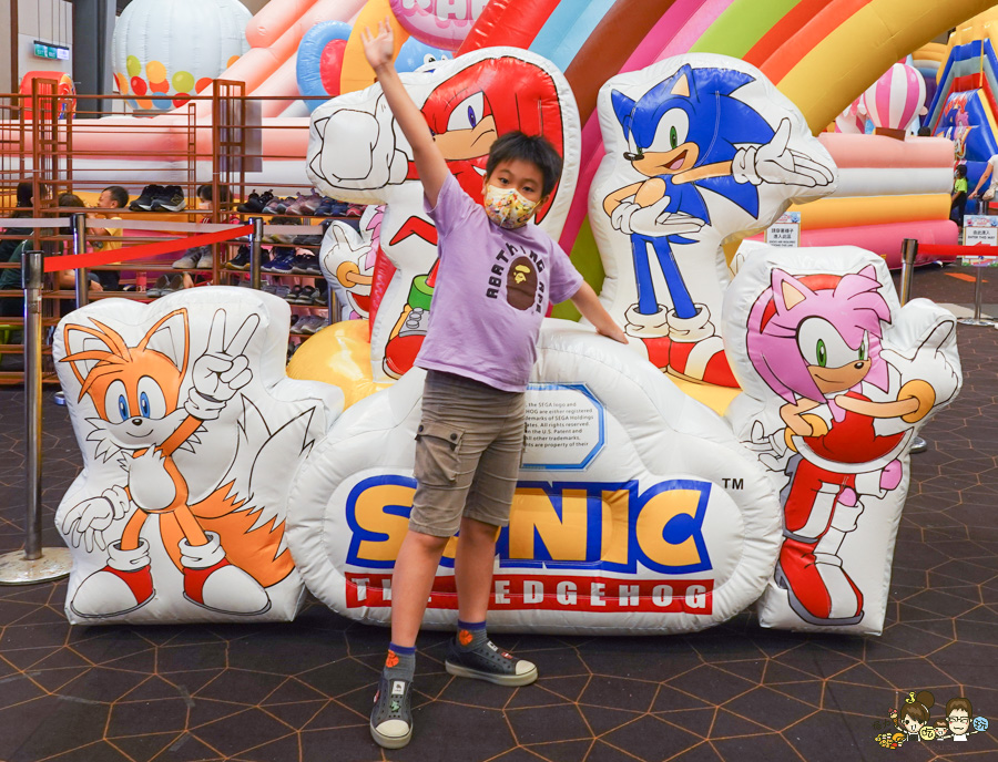 台灣獨家首場 Jumptopia 繽紛大冒險 ，跟著音速小子Sonic 暑假 室內 氣墊 親子 互動 百貨 新光三越 好玩 有趣 獨家