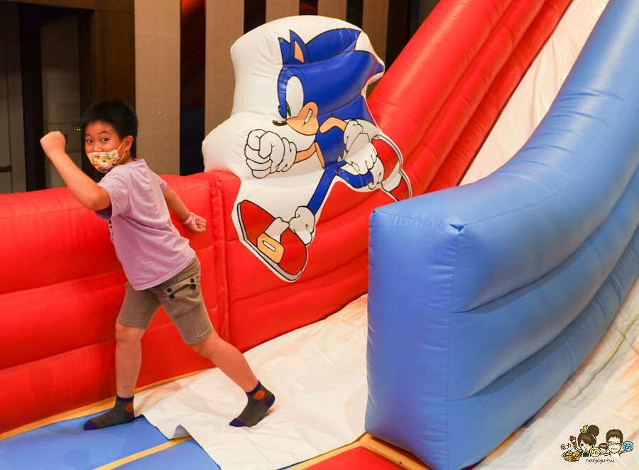 台灣獨家首場 Jumptopia 繽紛大冒險 ，跟著音速小子Sonic 暑假 室內 氣墊 親子 互動 百貨 新光三越 好玩 有趣 獨家