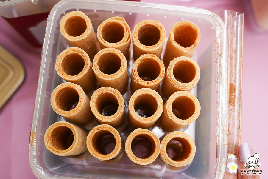 實心蛋捲 中秋 禮盒 限定 小小兵 聯名 推薦 高雄 伴手禮 好吃 推薦 蛋捲 點心 美食 好買 早鳥