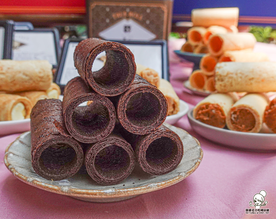 實心蛋捲 中秋 禮盒 限定 小小兵 聯名 推薦 高雄 伴手禮 好吃 推薦 蛋捲 點心 美食 好買 早鳥