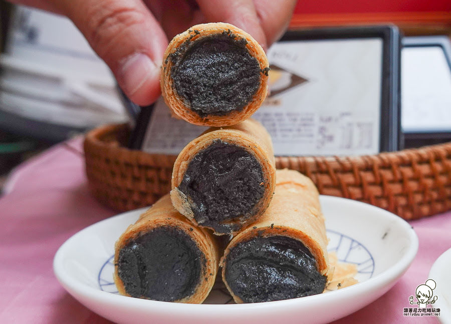 實心蛋捲 中秋 禮盒 限定 小小兵 聯名 推薦 高雄 伴手禮 好吃 推薦 蛋捲 點心 美食 好買 早鳥