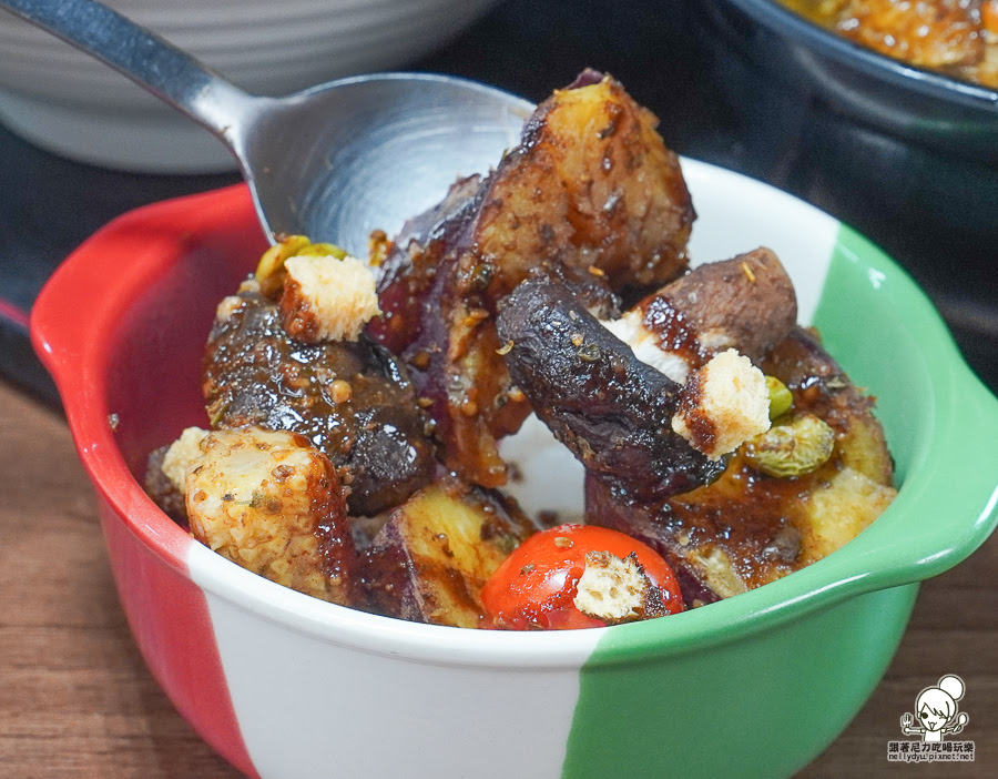 高雄美食 親子 家庭客 雞 咖哩 炸豬排 好吃 推薦 排隊 日式 在地老店 